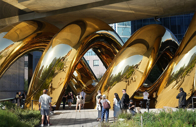 Auruboros by Plastique Fantastique