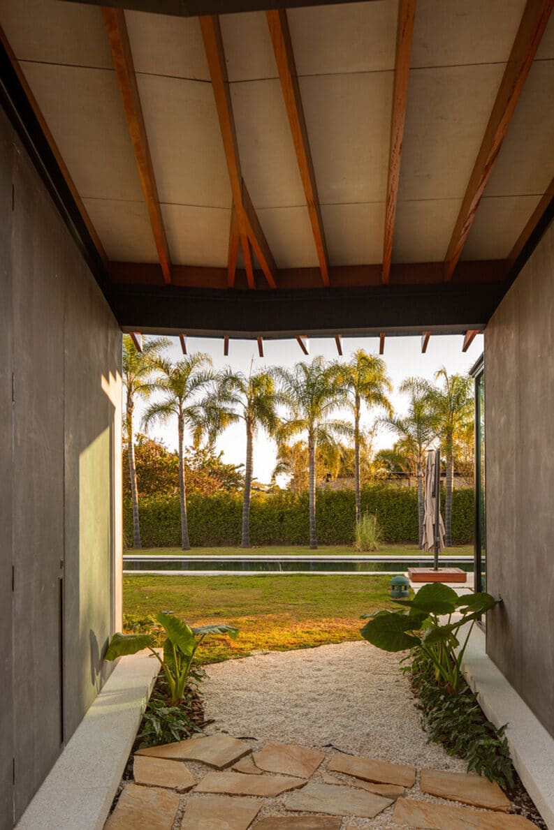 Casa AC by Kiko Castello Branco Arquitetura + Lucas Cunha