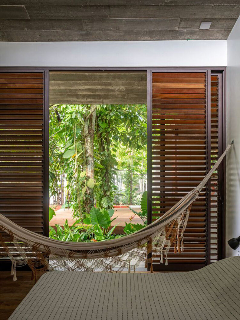Casa Cajuí by Laurent Troost Architectures
