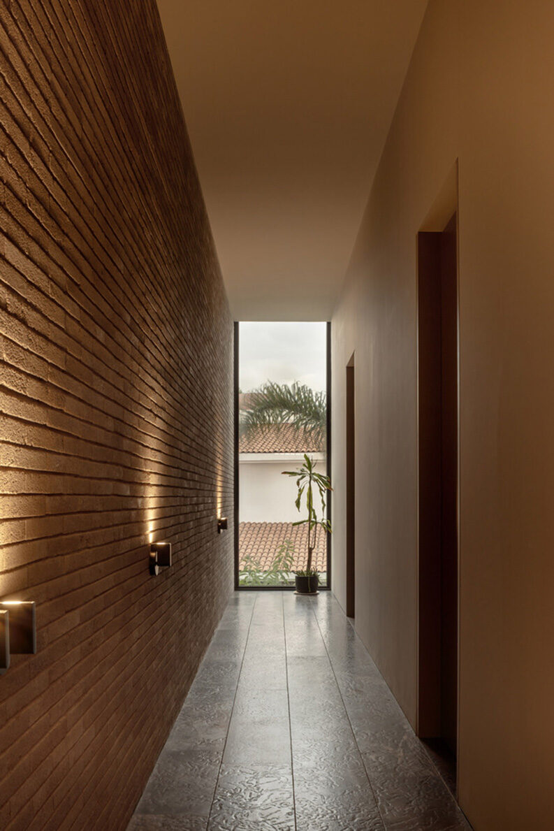 Casa Capuchinas by LABarq