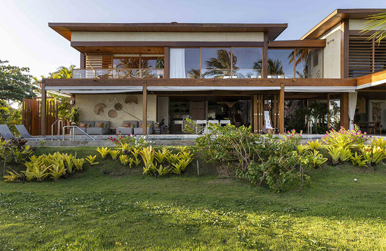 Casa Coral by Sidney Quintela Architecture + Urban Planning