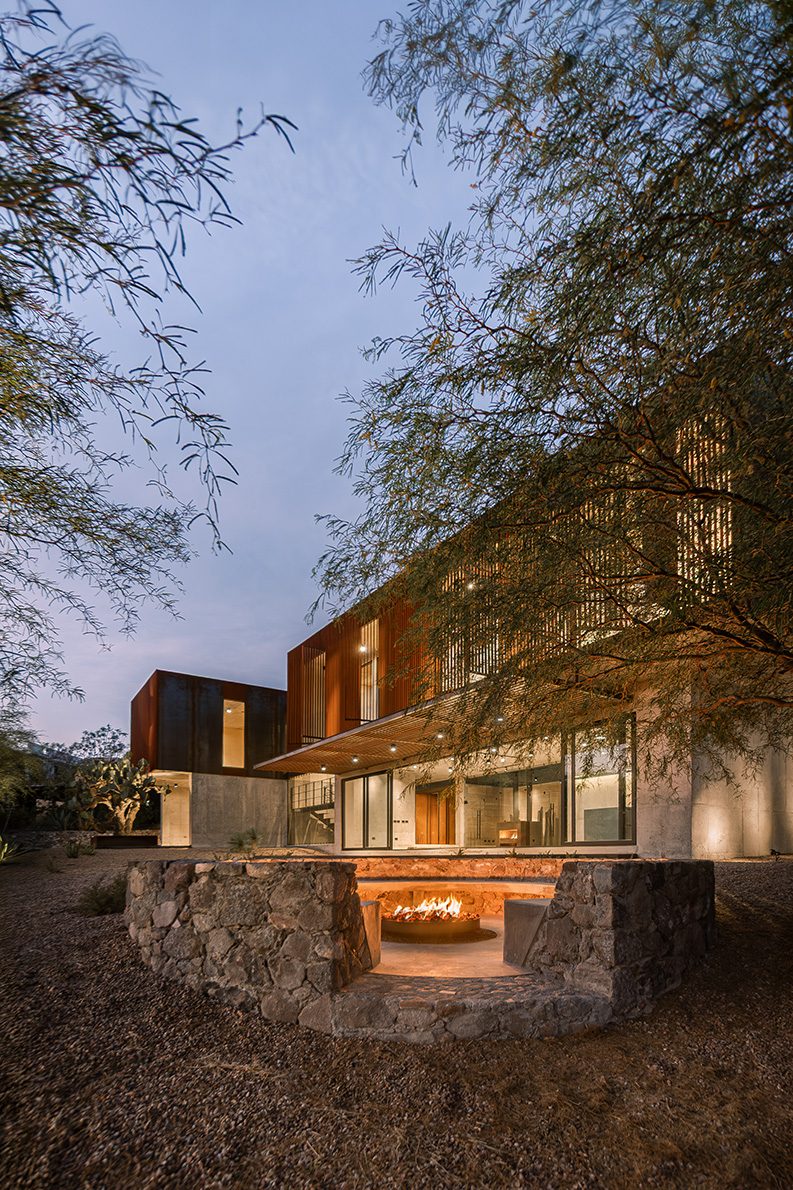 Casa Estrato by Blending Dots Arquitectos + ARQ. Rogelio Castillo