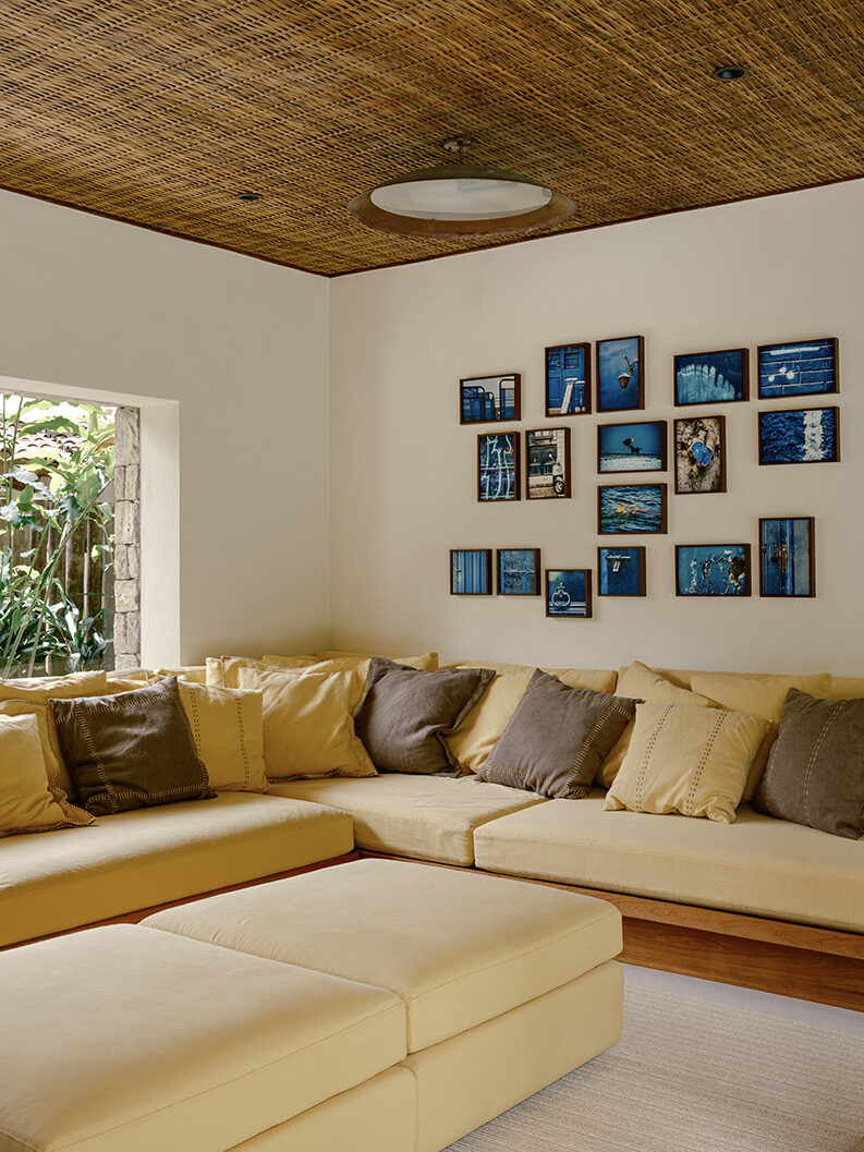 Casa Laranjeiras by Studio Marina Salles Arquitetura e Interiores