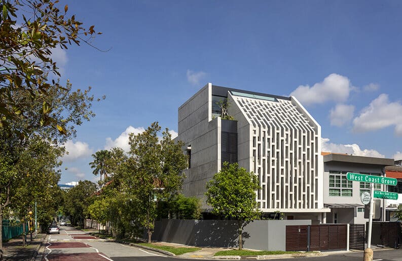 Casa Sombras by HYLA Architects