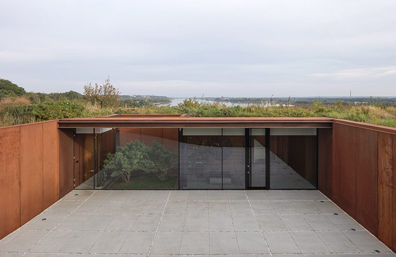 Casa en la Pendiente by 77 Studio architecture