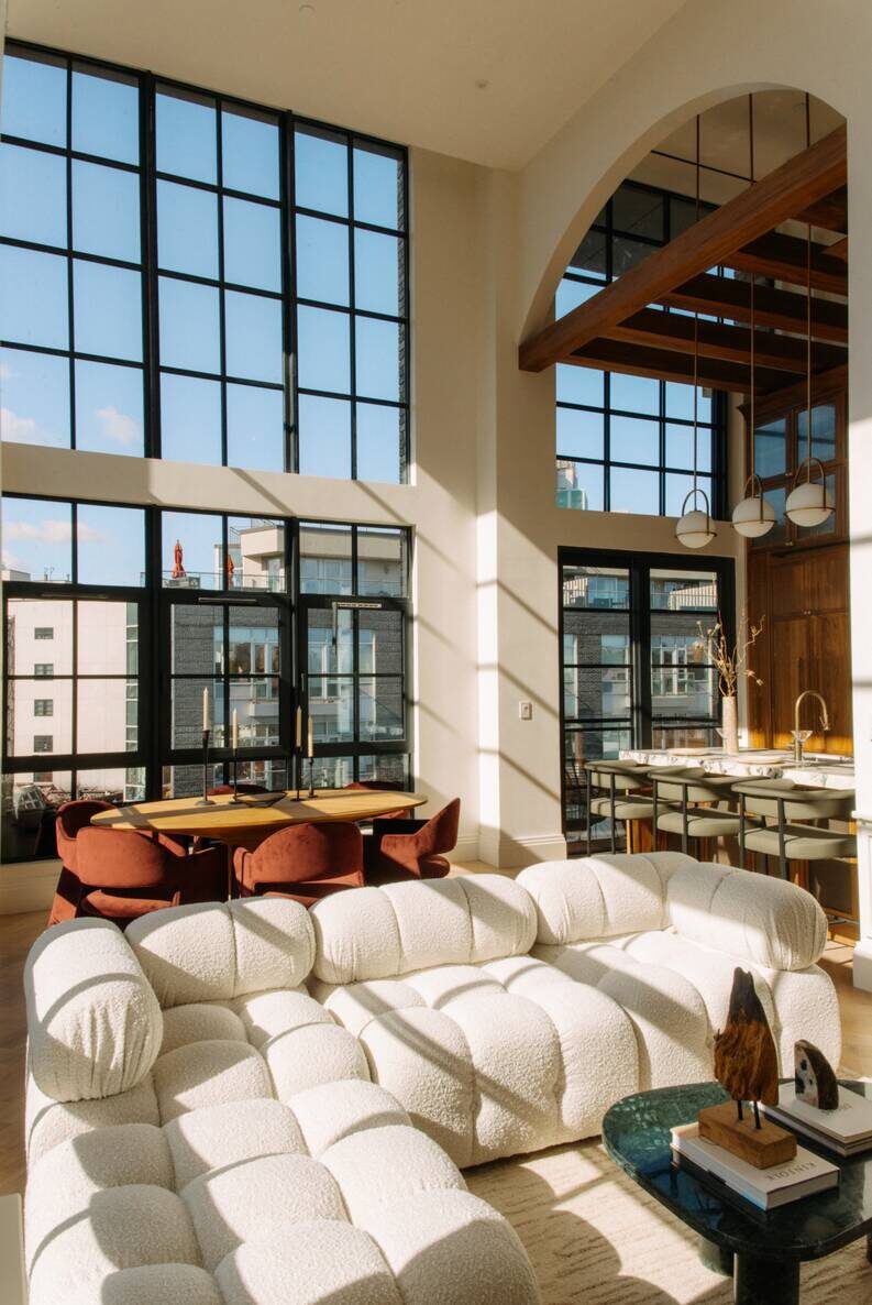 Dúplex en Williamsburg: madera, mármol y luz