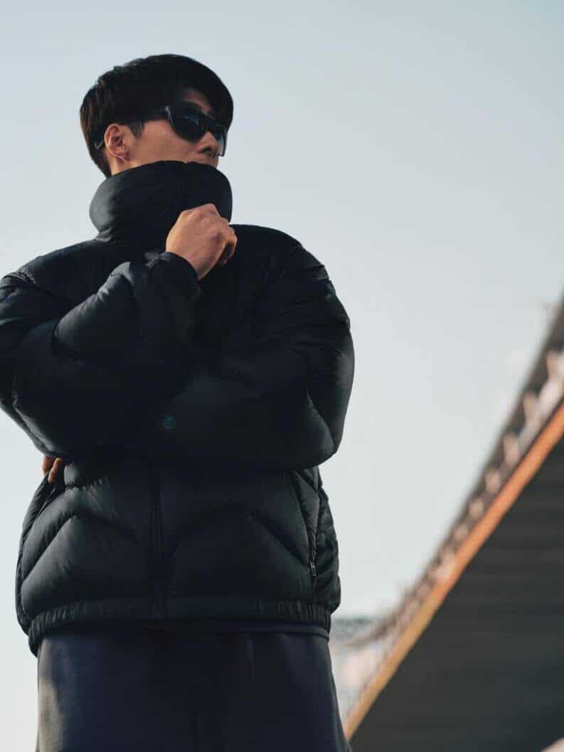 Diseño y tecnología. Lewis Hamilton presenta los nuevos abrigos de Lululemon