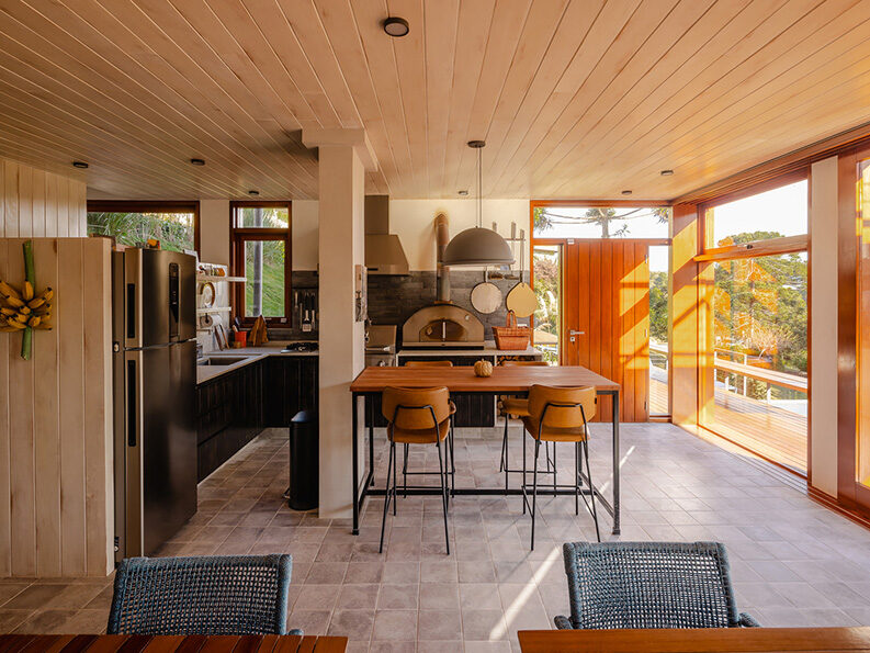 Residencia en Campos do Jordão by Gil Mello Arquitetura