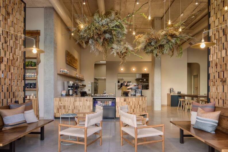 Sisters Coffee Jackstraw. Una cafetería donde la madera cuenta la historia del lugar