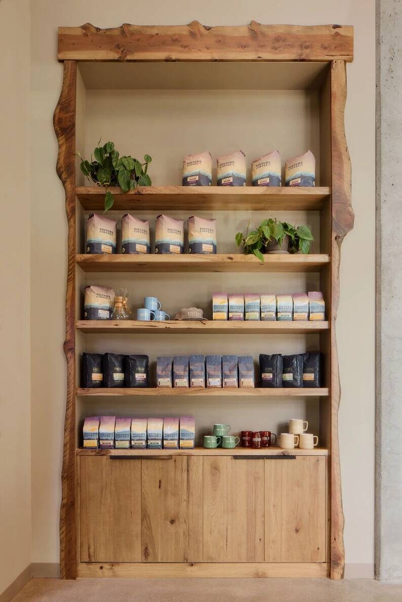 Sisters Coffee Jackstraw. Una cafetería donde la madera cuenta la historia del lugar